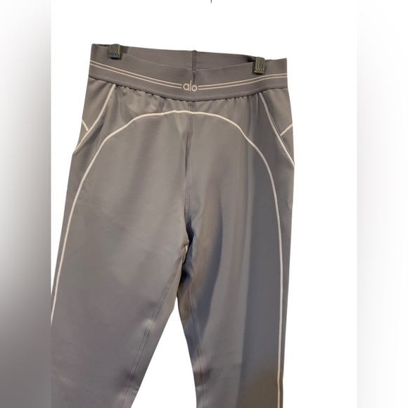 NWT Alo Yoga high waisted race pace heart throb leggings FROST/WHITE Size M - Picture 3 of 4